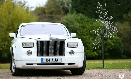 A Guide to Book the Right Wedding Car Hire Wales Service