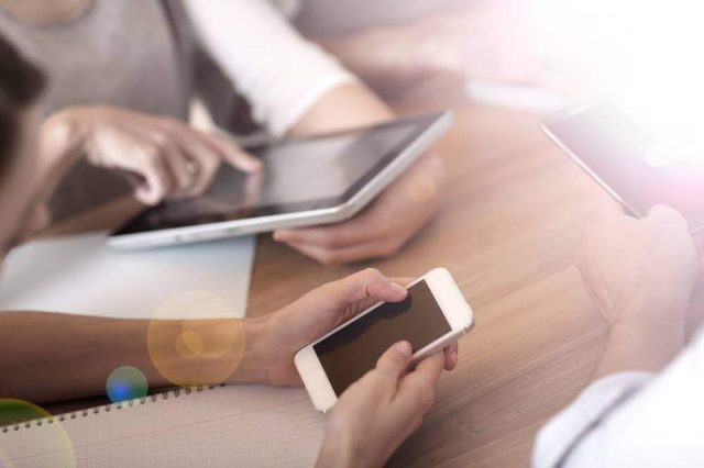 An Insight into Pros and Cons of Modern Technology