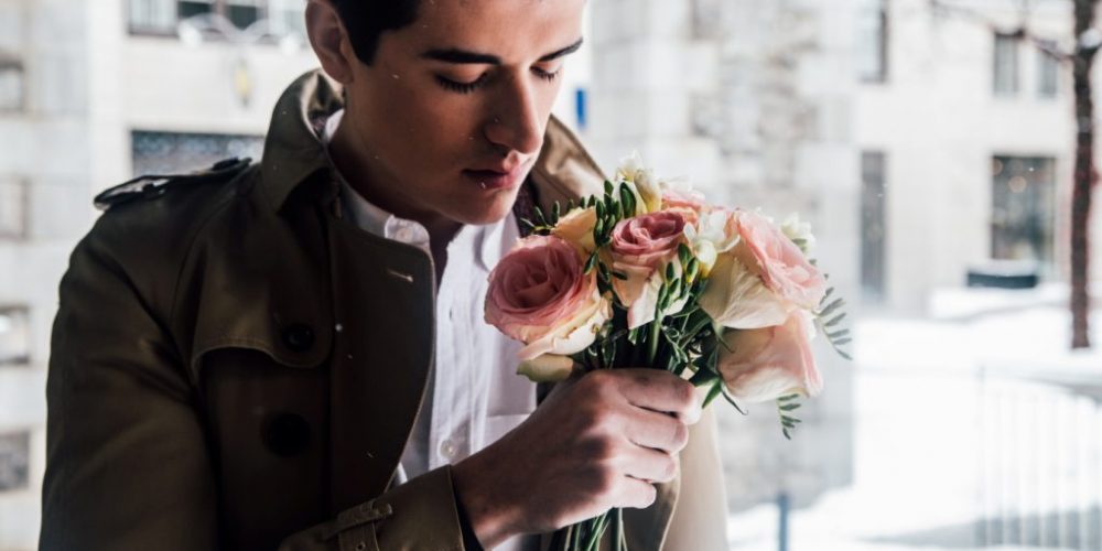 Do men like flowers as gift ? How to deliver flowers.
